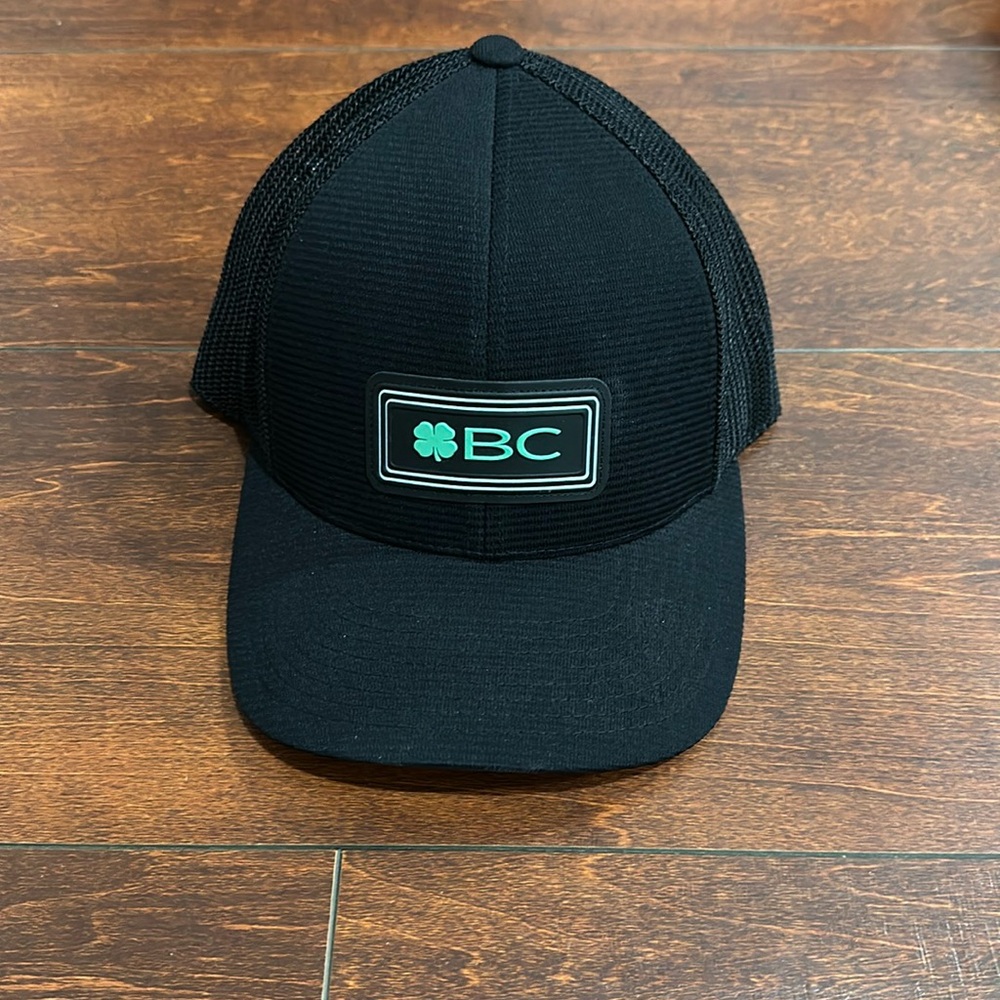 Black Clover Men’s Adjustable Mesh Hat.